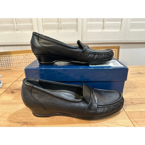 SAS Women's Easier Slip On Loafer Black Leather Size 10 Slim NIB Moccasin Comfy - Picture 2 of 12